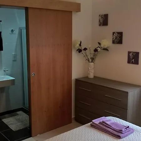 Ta' Monita Apartment Apartman *